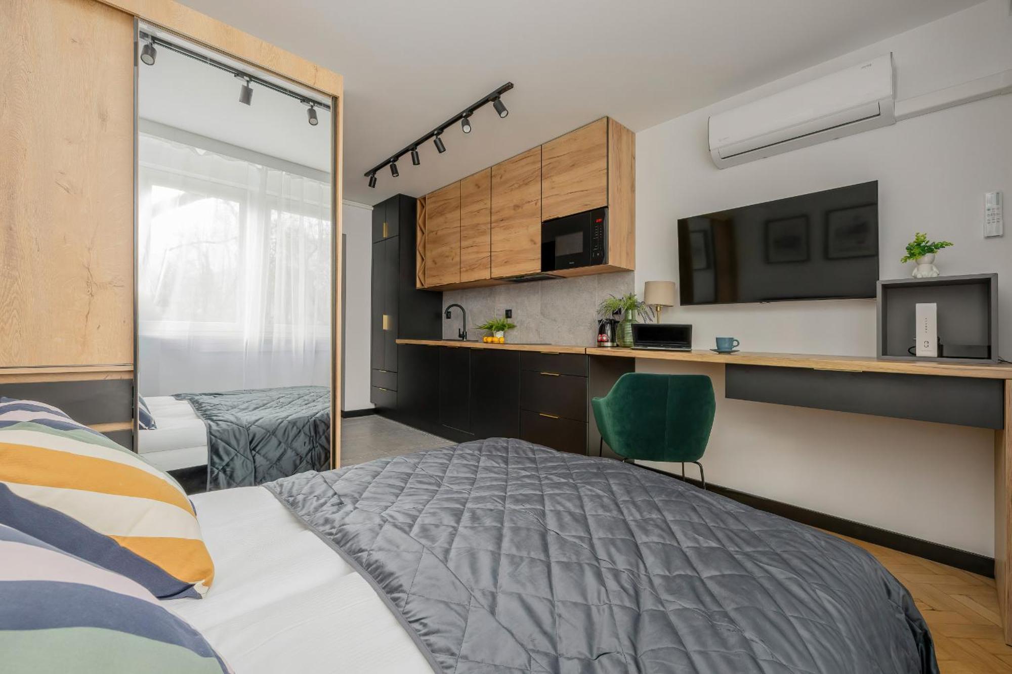 Modern Black & Wooden Apartment Warsaw Near The Airport By Noclegi Renters Ngoại thất bức ảnh