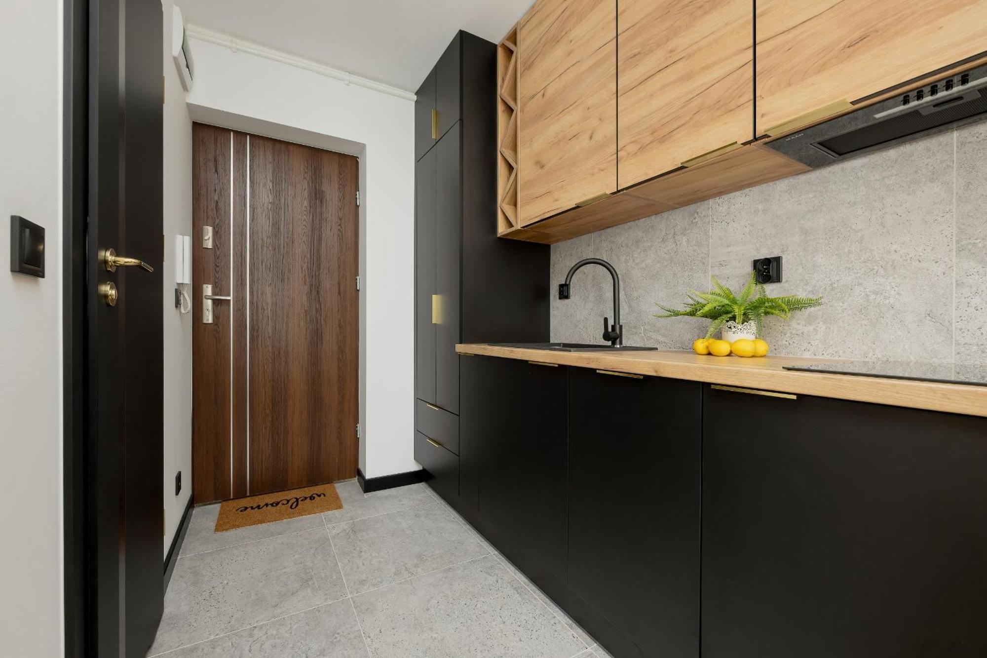 Modern Black & Wooden Apartment Warsaw Near The Airport By Noclegi Renters Ngoại thất bức ảnh