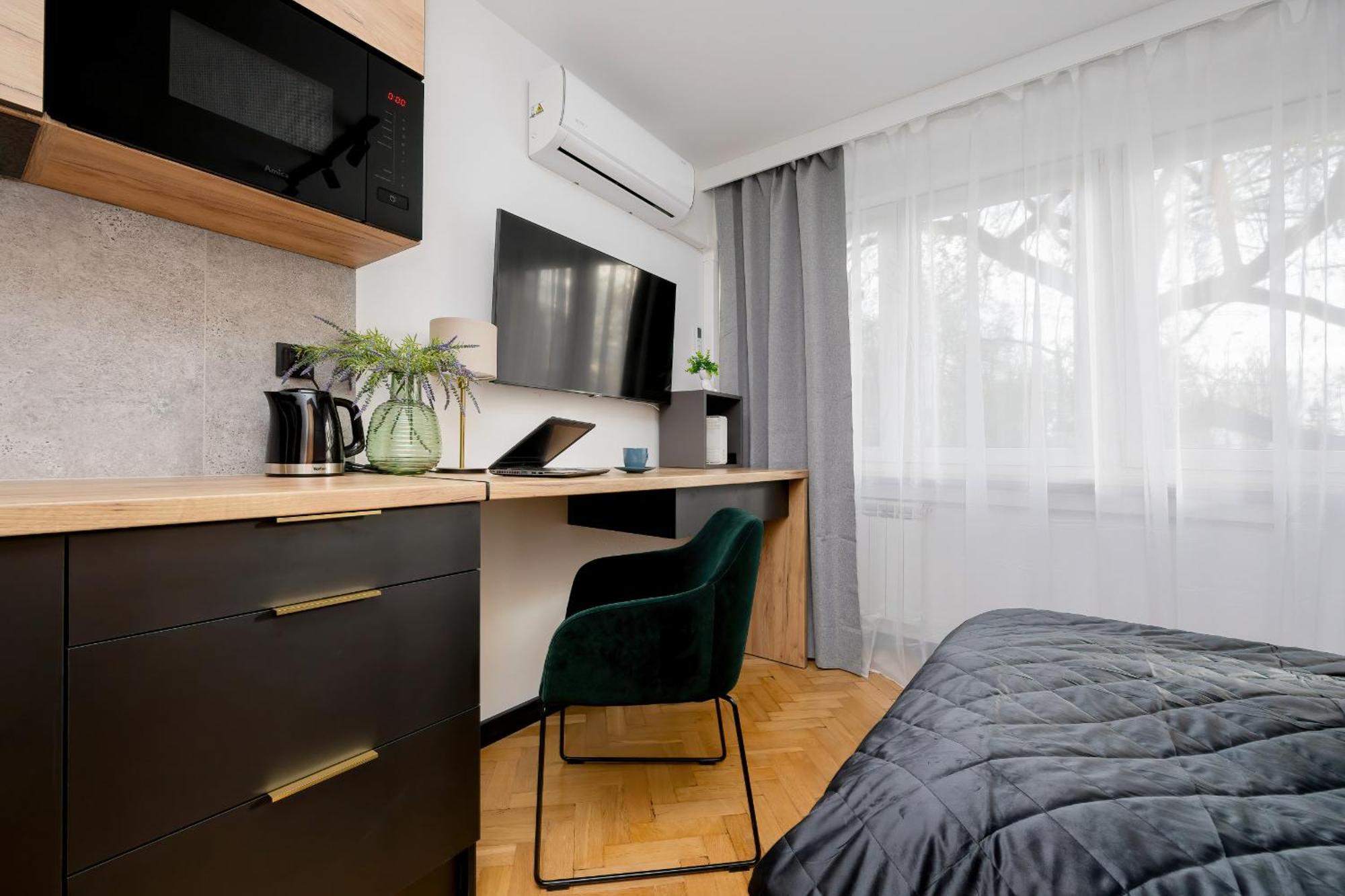 Modern Black & Wooden Apartment Warsaw Near The Airport By Noclegi Renters Ngoại thất bức ảnh