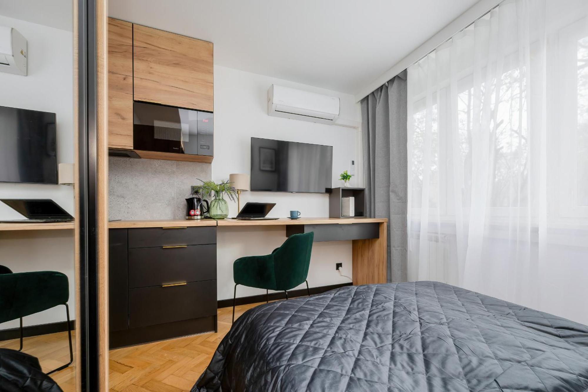 Modern Black & Wooden Apartment Warsaw Near The Airport By Noclegi Renters Ngoại thất bức ảnh